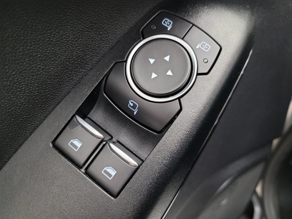 Ford Fiesta 1.1 trend | voorruitverwarming | velgen | cruisecontrol | groot