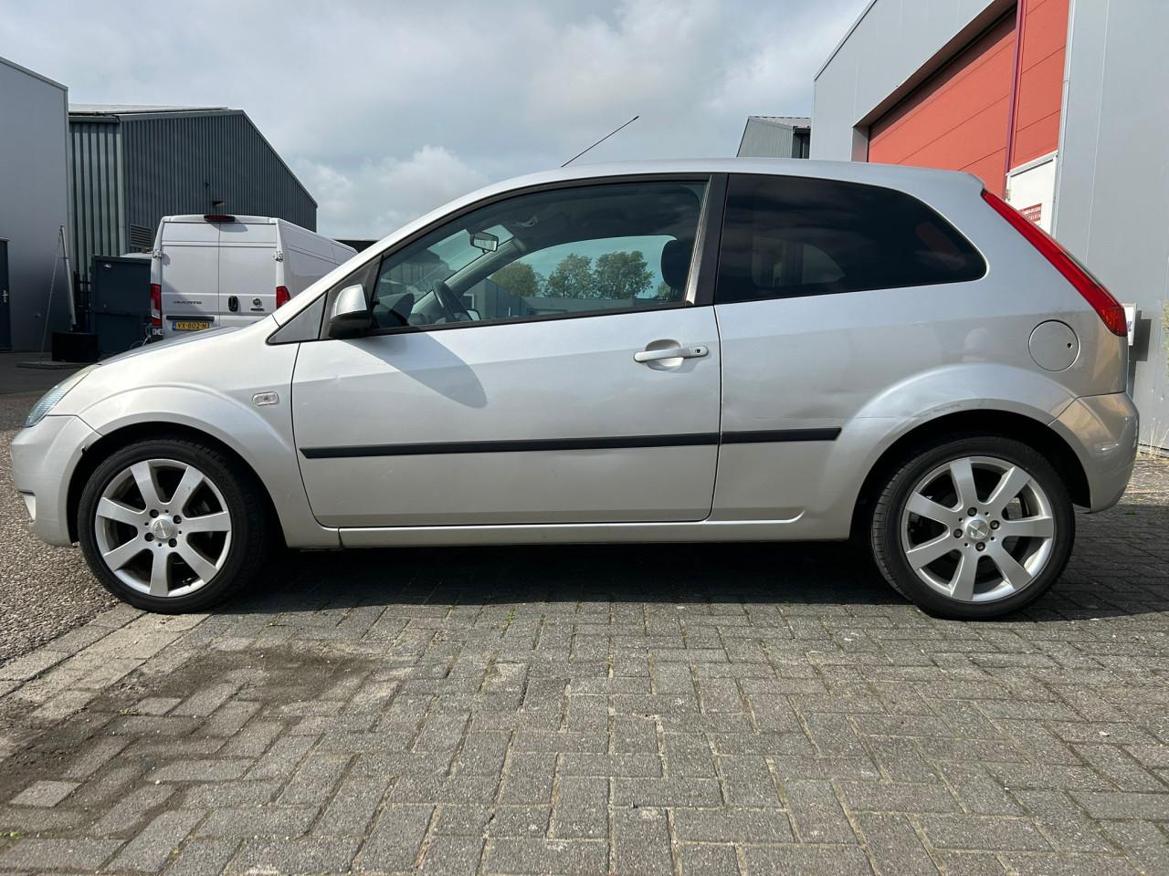 Ford Fiesta 1.3 Futura Airco/16" LM Velgen/Verwarmde Voorruit/APK 21-12-26