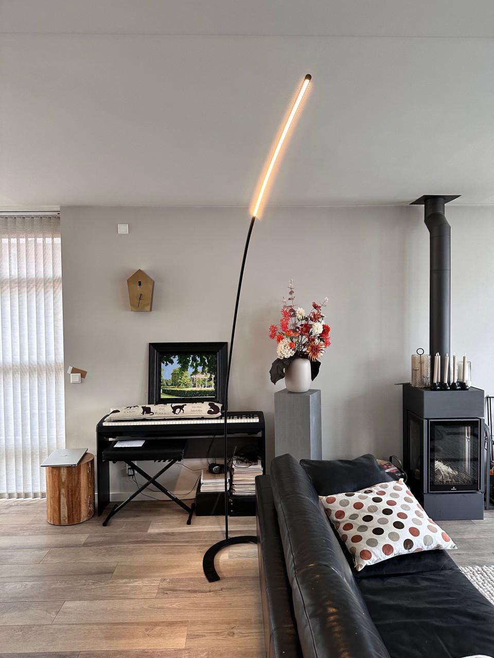 Zwart metalen led booglamp