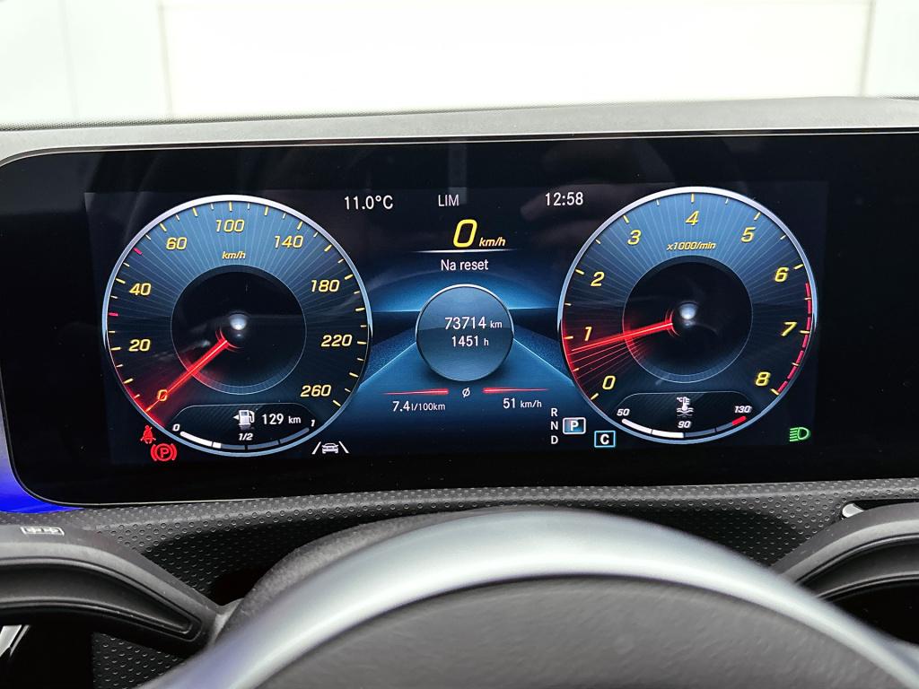 Mercedes-Benz A-Klasse 180 business solution amg | panoramadak | sfeerverli