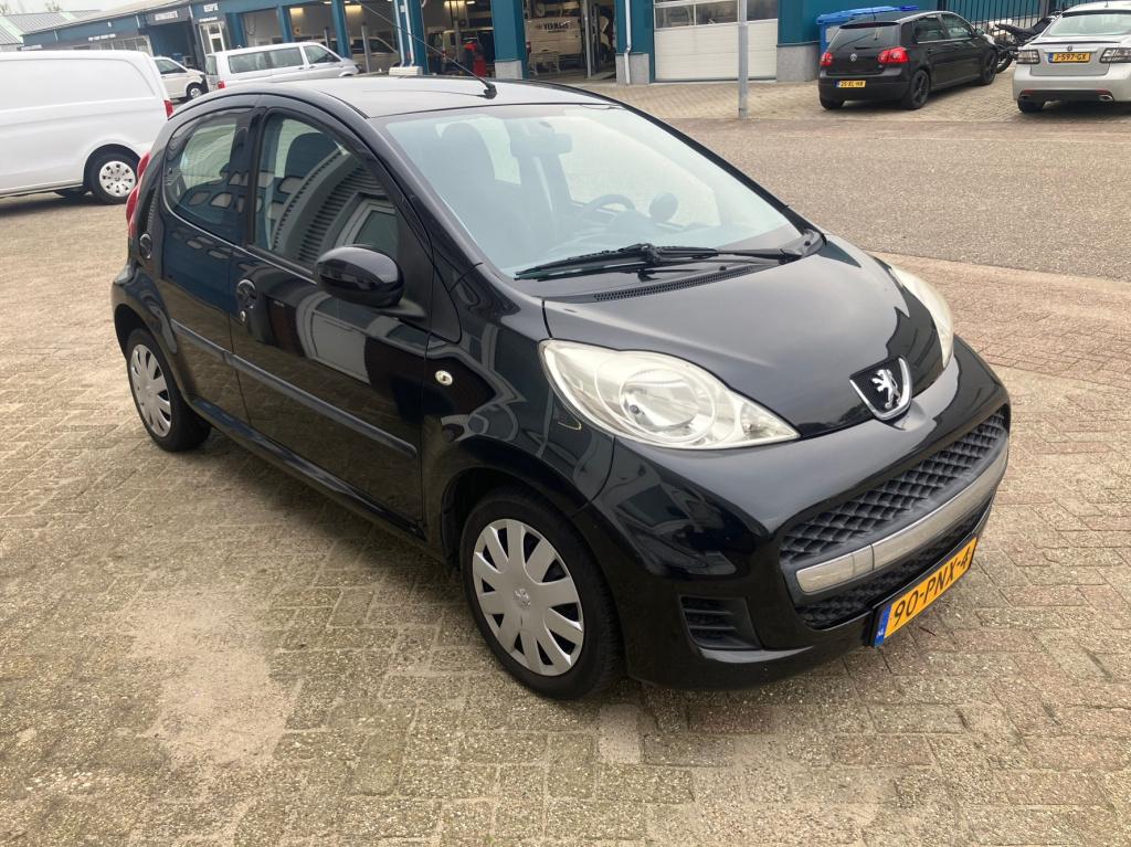 Peugeot 107 1.0-12v millesim 200 airco