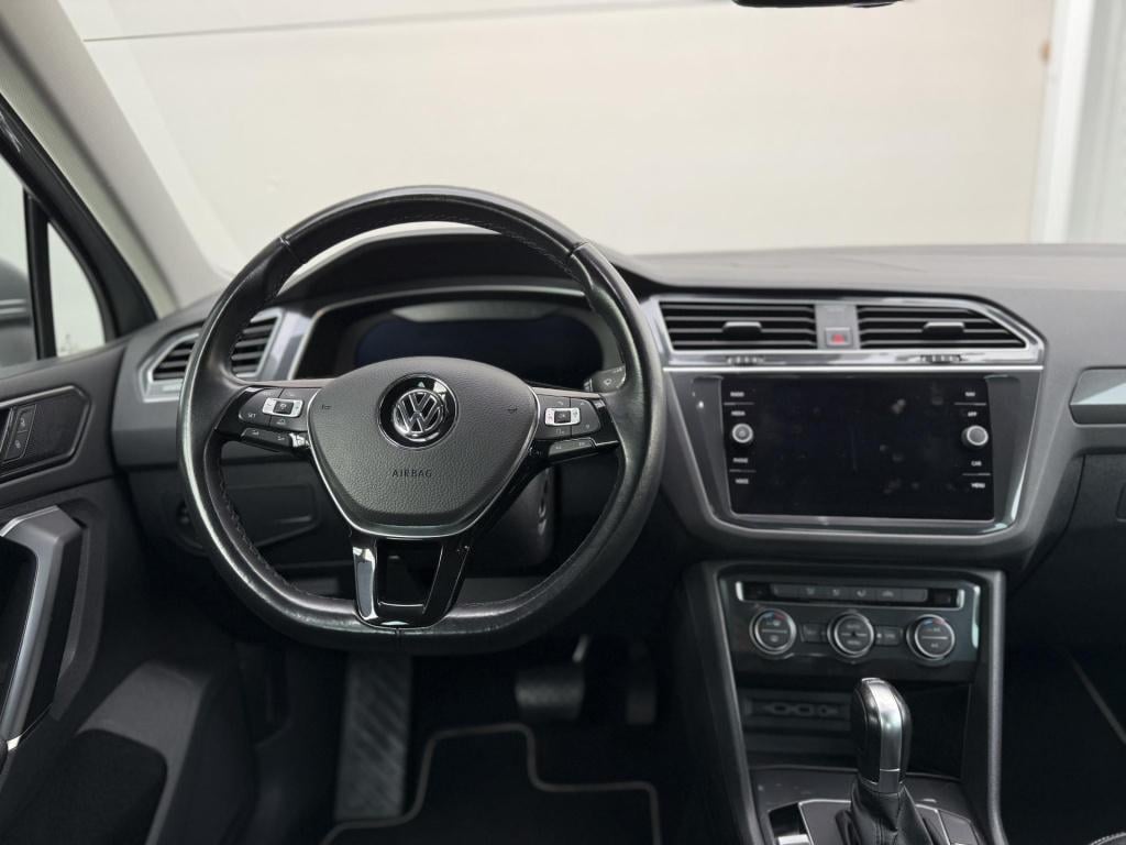 Volkswagen Tiguan 1.4 tsi 4motion highline r-line 1800kg/leder/digital/r-li