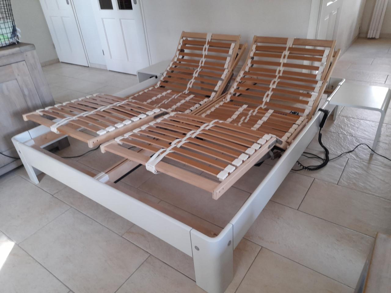 Aupingbed 160x200 Elektrisch verstelbare lattenbodems(in goede nette staat)