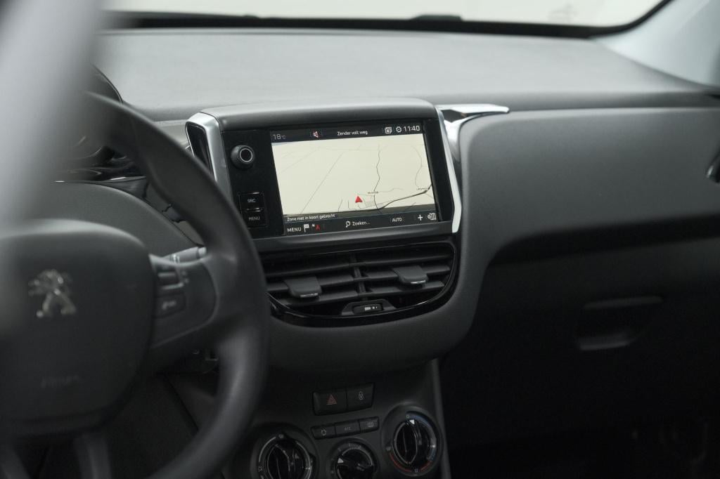 Peugeot 208 puretech 82 blue lion | apple carplay | parkeersensoren | navig