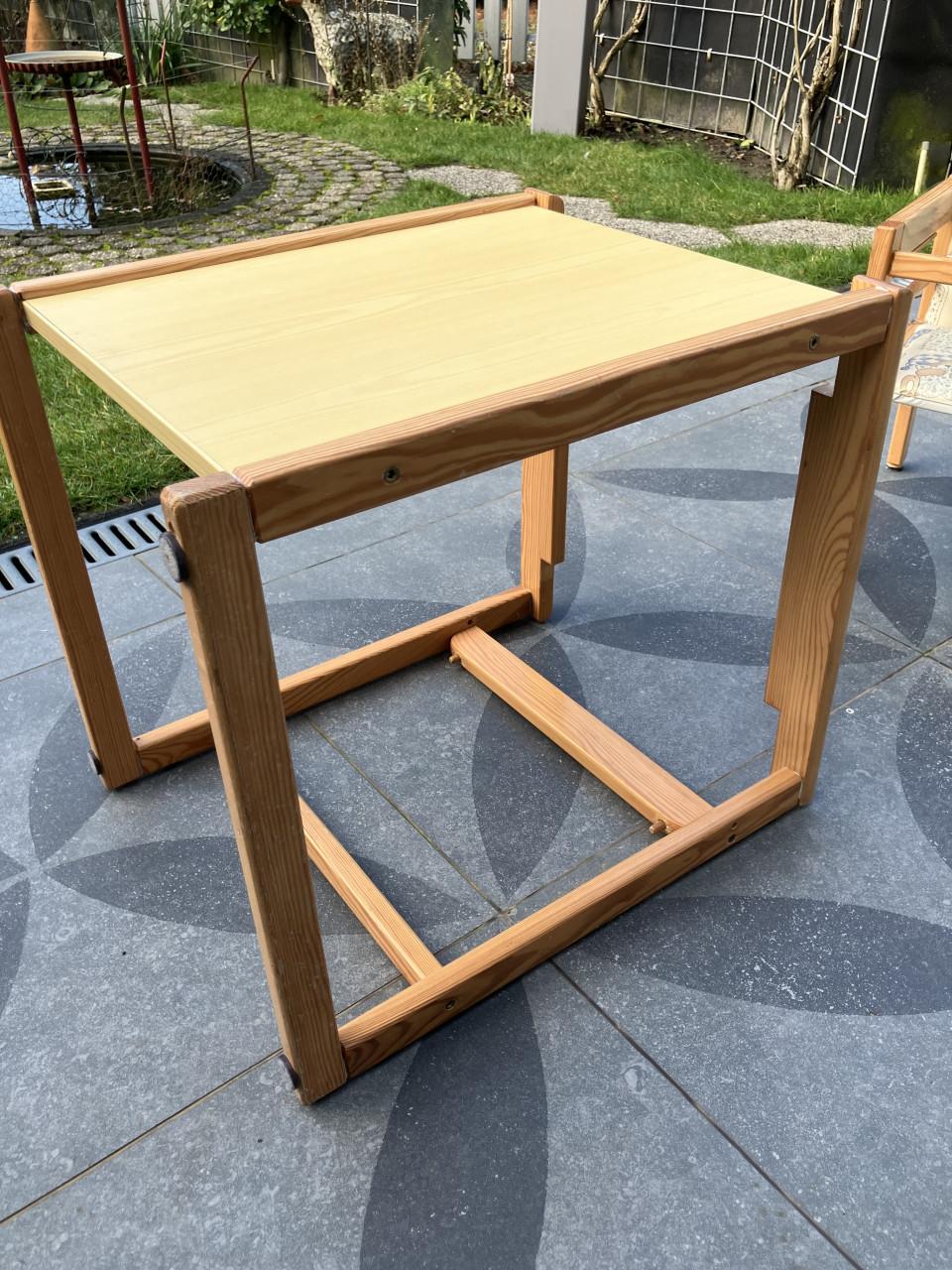 Retro kinderstoel met tafeltje