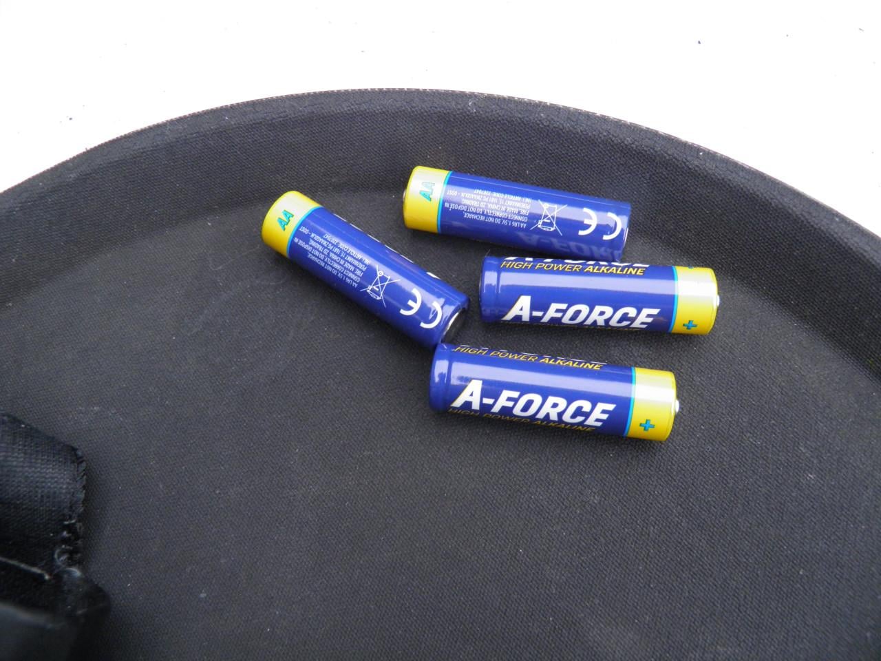 Flitser minolta 4000 af, werkt met 4 aa batterijen.