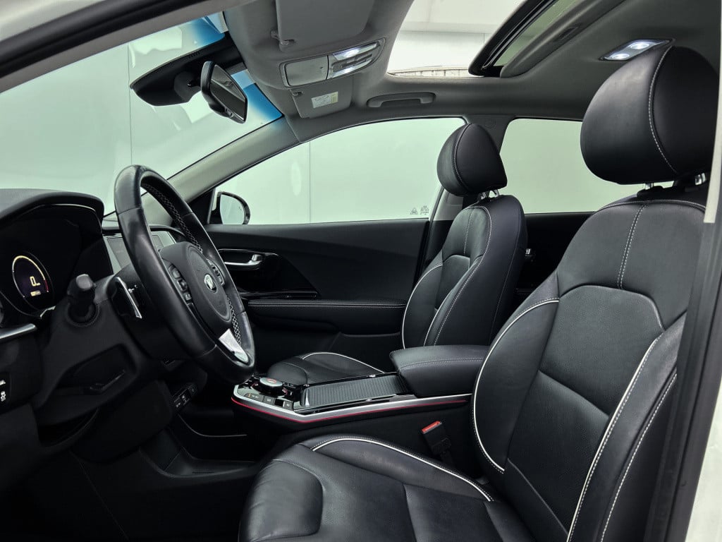 Kia E-niro executiveline 64 kwh | schuif-/kanteldak | 3-fase | jbl | stoelk