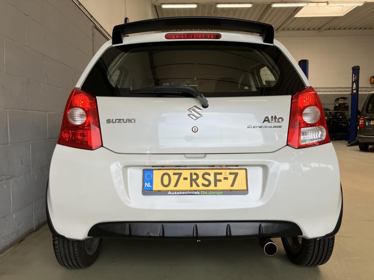Sportieve Suzuki Alto Silver-line