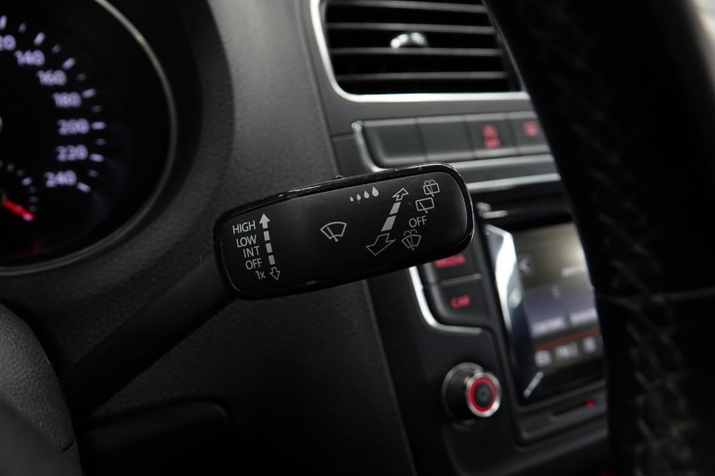 Volkswagen Polo 1.2 tsi highline | cruise | camera | bluetooth |
