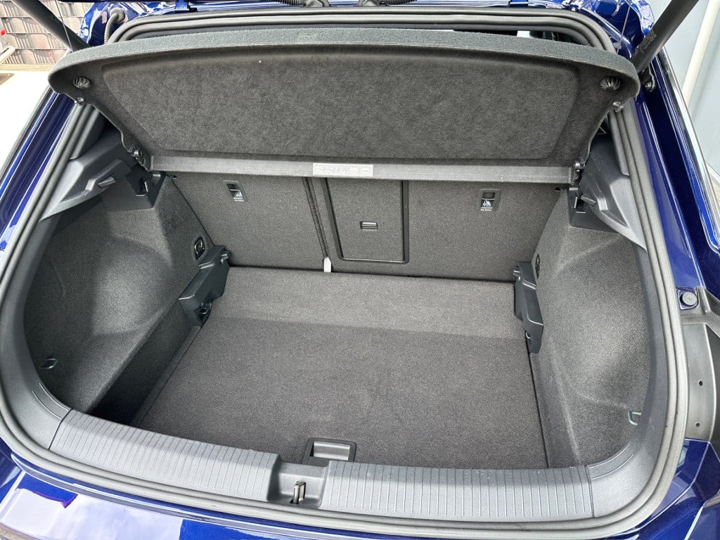 Volkswagen T-roc 1.5 tsi 150pk sport | trekhaak | carplay | led | dode hoek