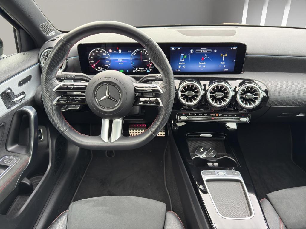 Mercedes-Benz A-Klasse 250 e amg line panoramadak | 19"velg | sfeer | elekt