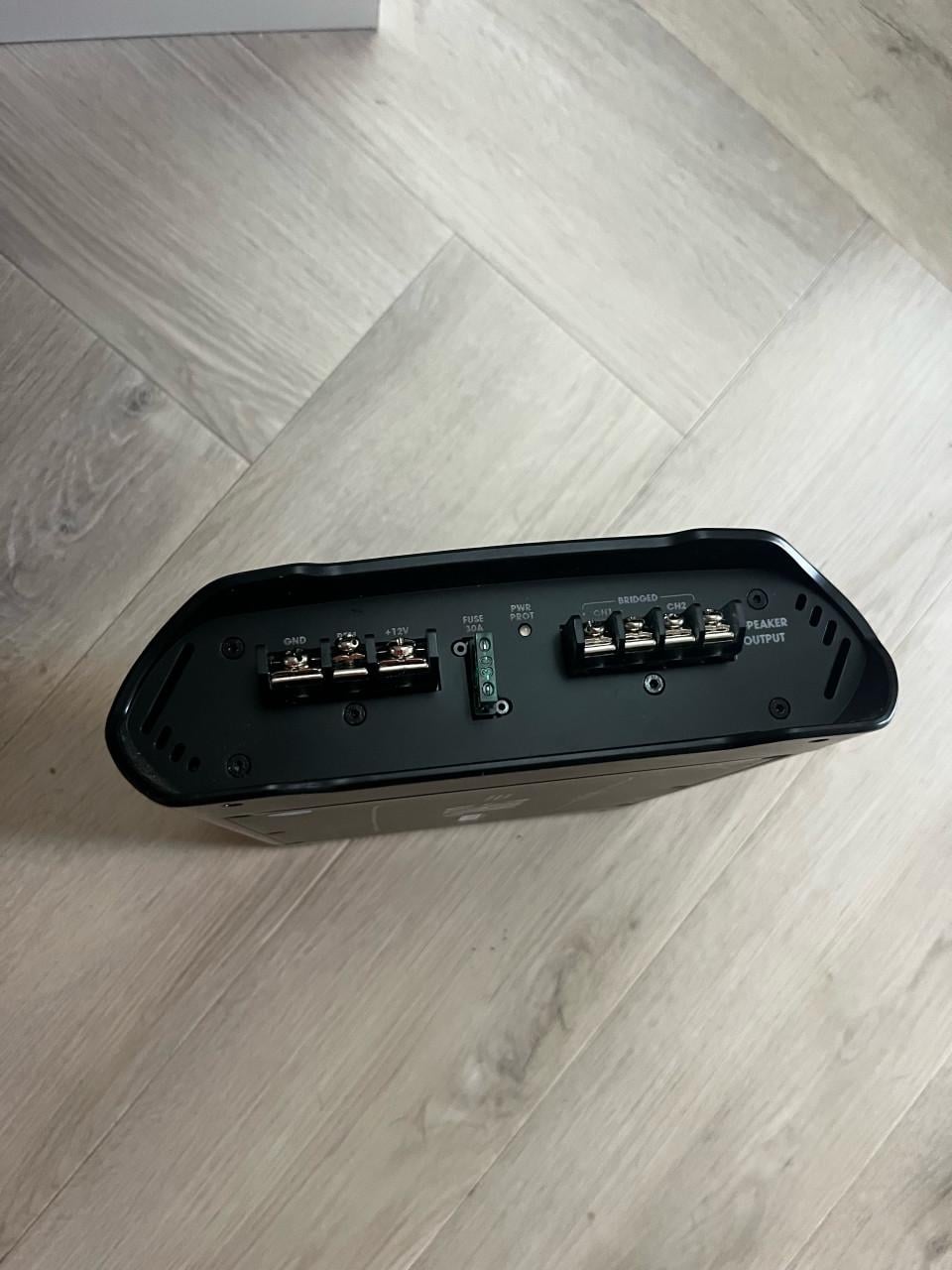 JBL Subwoofer en versterker