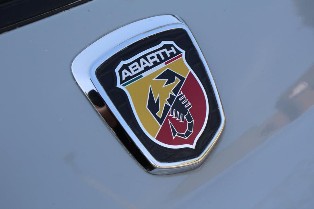 Abarth 500c 1.4 t-jet scorpione - alcantara - aux/usb - 17inch - pdc - gric