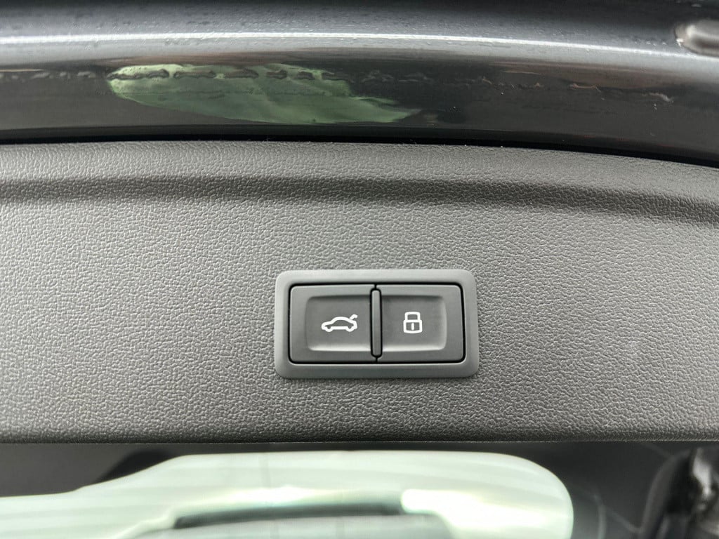 Audi A3 sportback 35 tfsi s-line pano matrix leder carplay