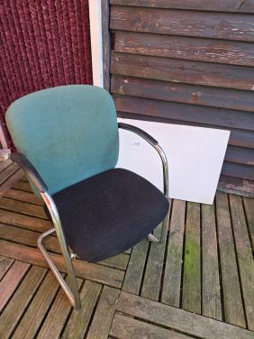 Gratis 2 mooie goede stoelen