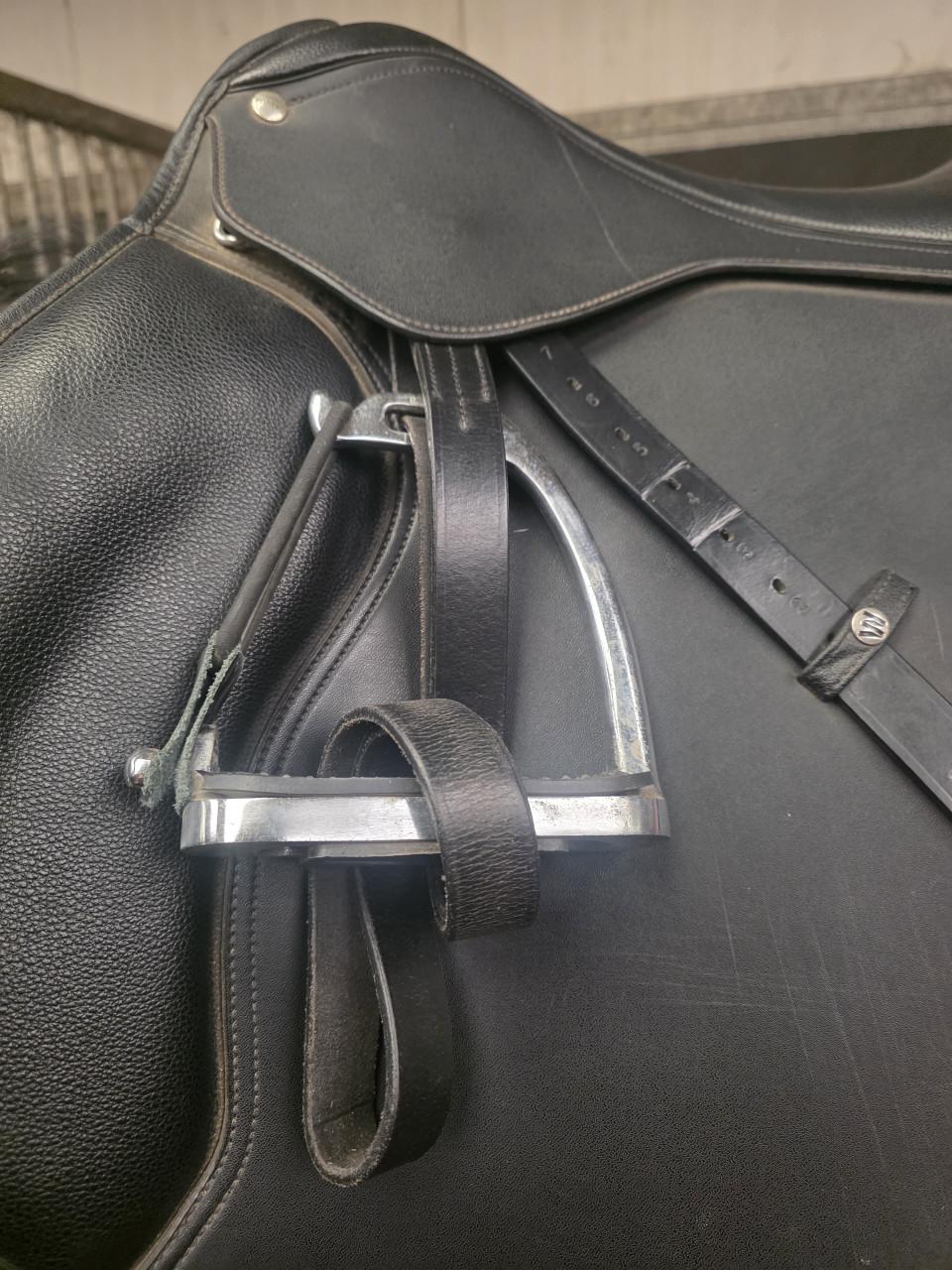 Wintec 18" veelzijdigheidszadel