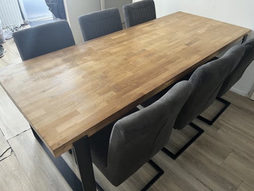 Eetkamertafel met 6 stoelen