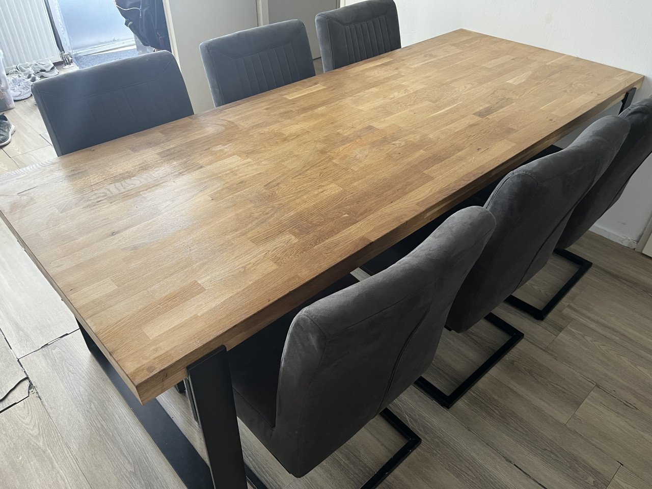 Eetkamertafel met 6 stoelen