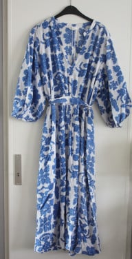 Lange jurk met blauw  witte bloemen maat xl
