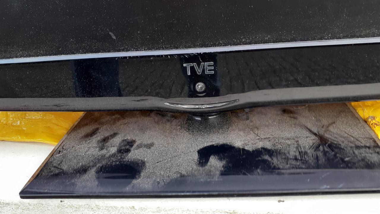 3 x Computer BEELD-SCHERM Monitor TVE & ACER & Houten.!