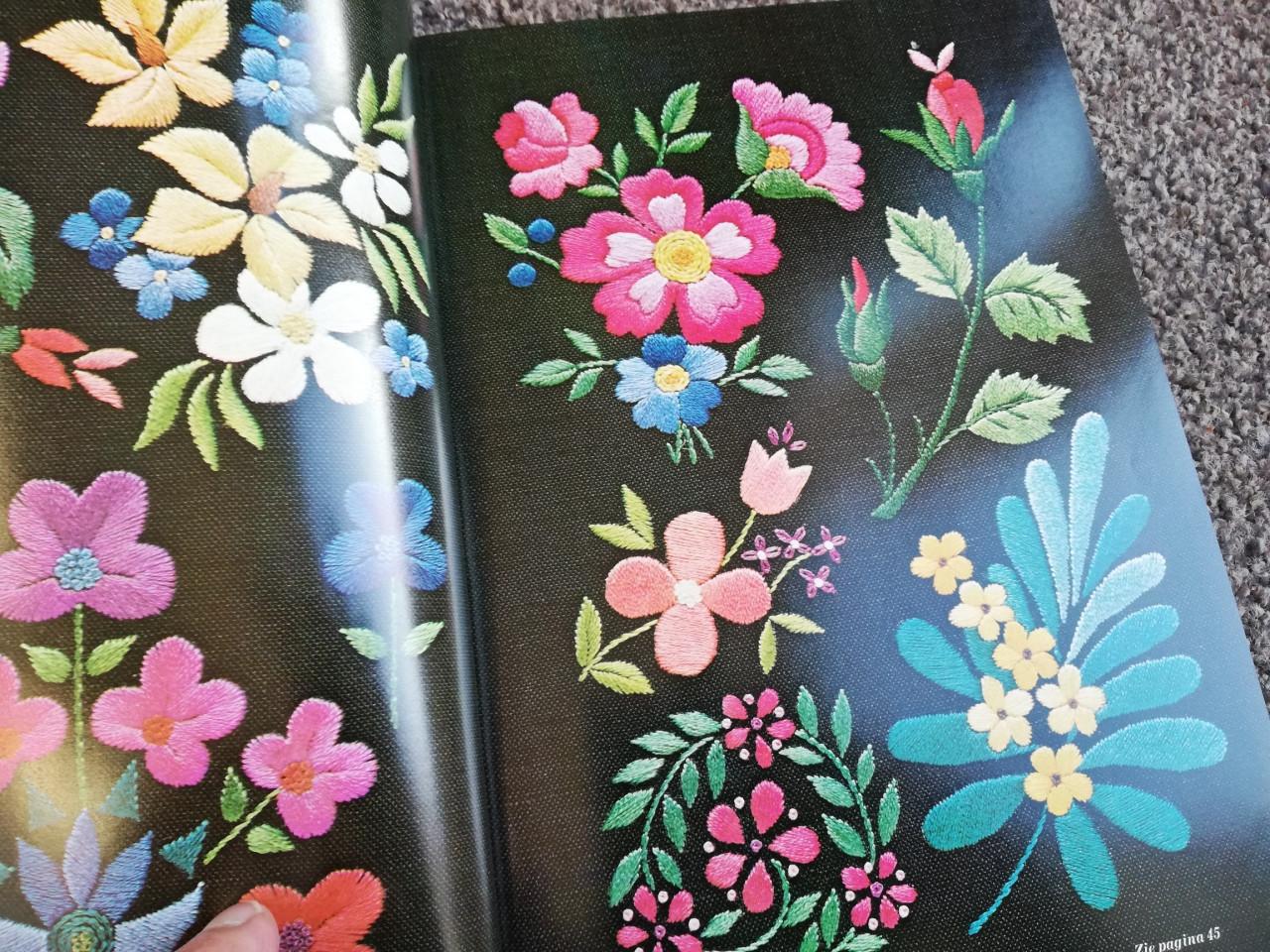 Bloemen borduren borduurboek maandblad handwerken