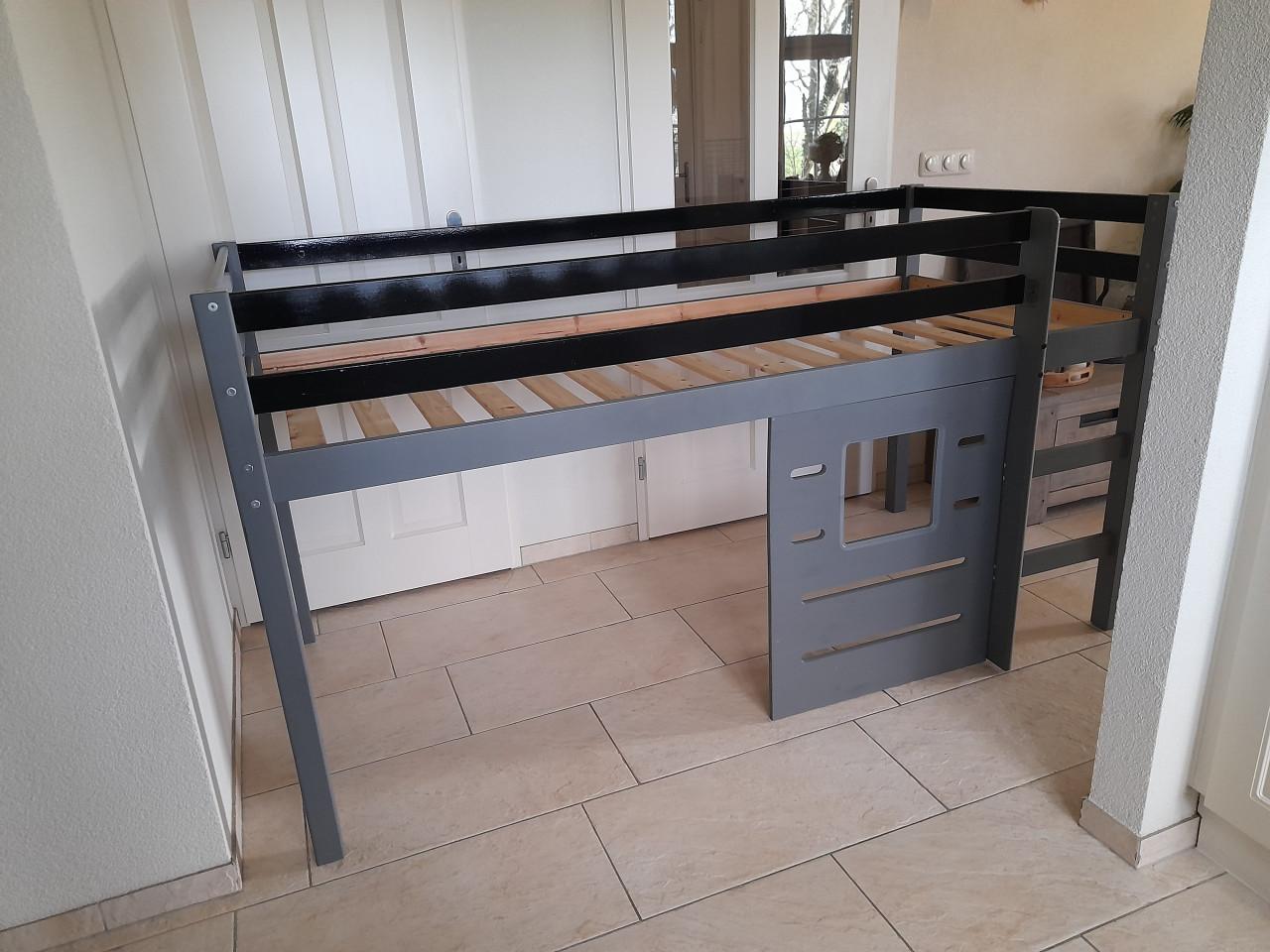 Half hoogslaper 90 x 200 ( in goede staat )