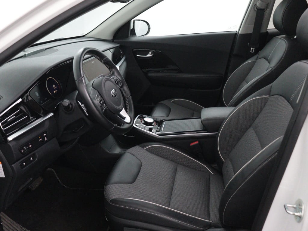 Kia E-niro dynamicplusline 64 kwh | navigatie | schuifdak | led | stuur-/st