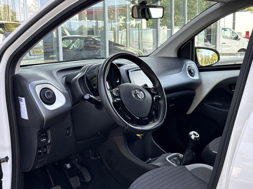 Toyota Aygo 1.0 vvt-i x-play | cruisec. | camera | airco | carplay | sportv