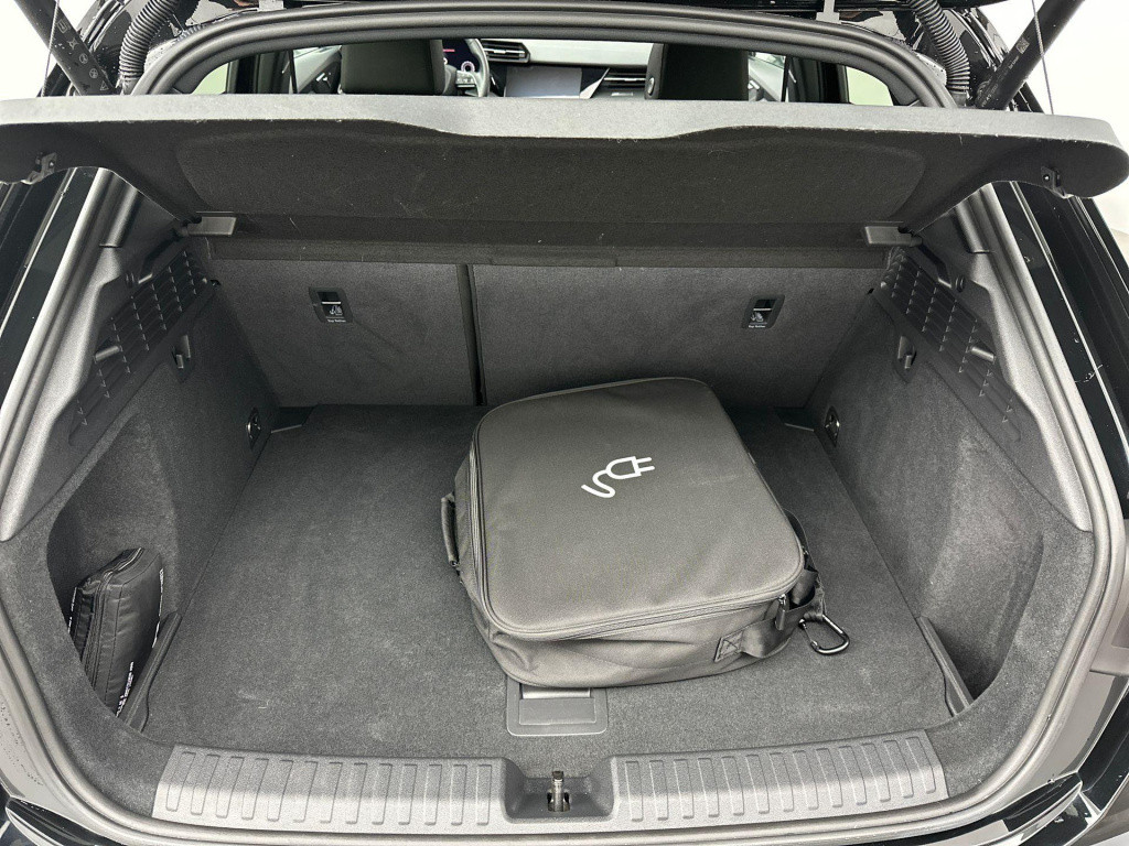 Audi A3 sportback 40 tfsi e s-line pano matrix camera acc lane