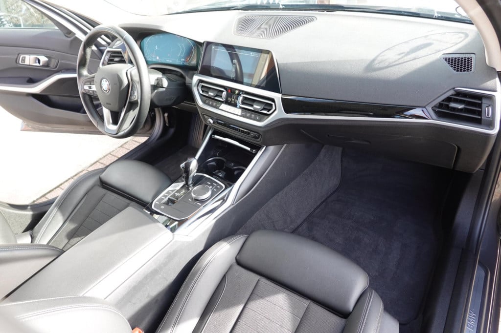 BMW 3-serie touring 330i business edition plus