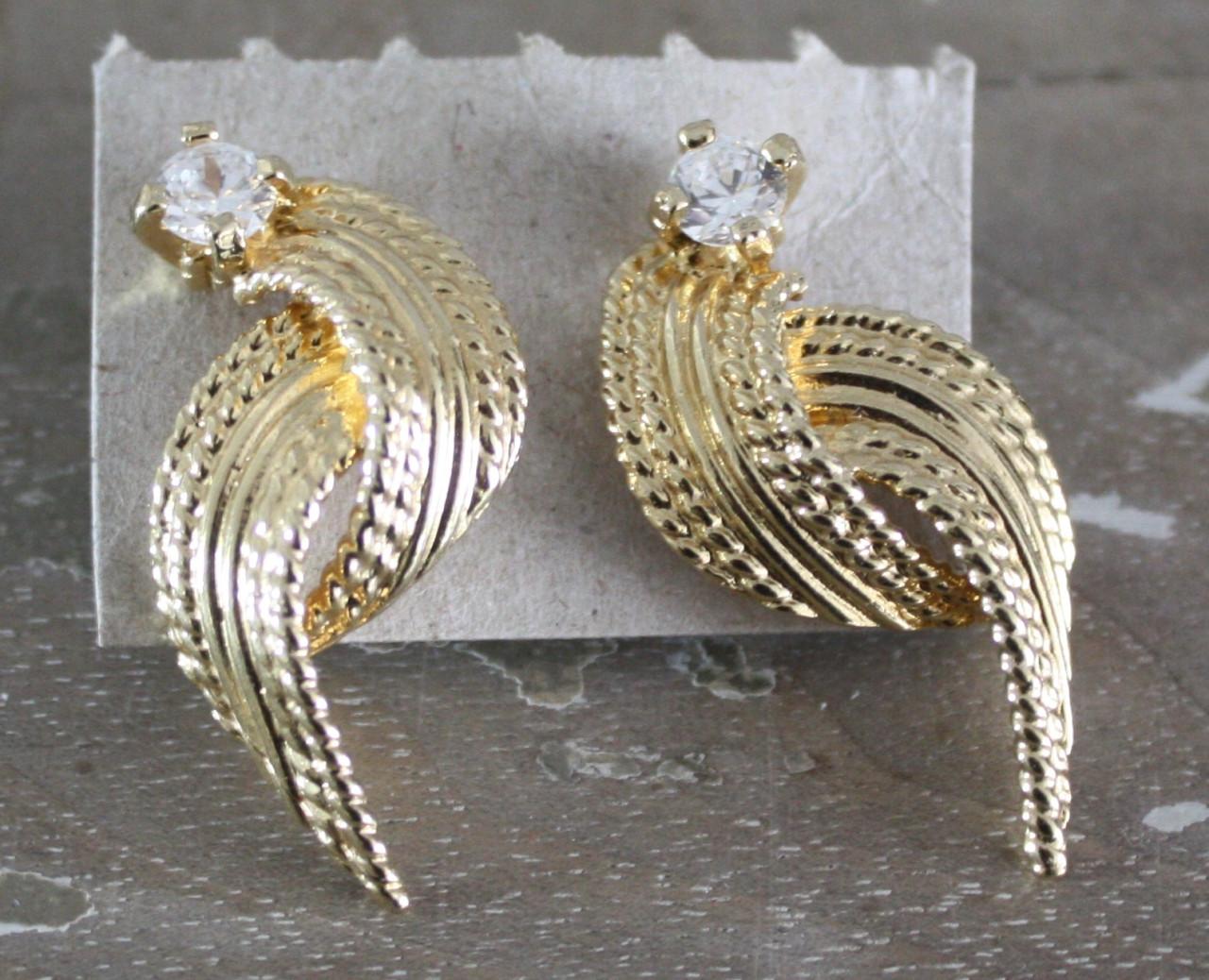 Goudkleurige oor stekers  steentje