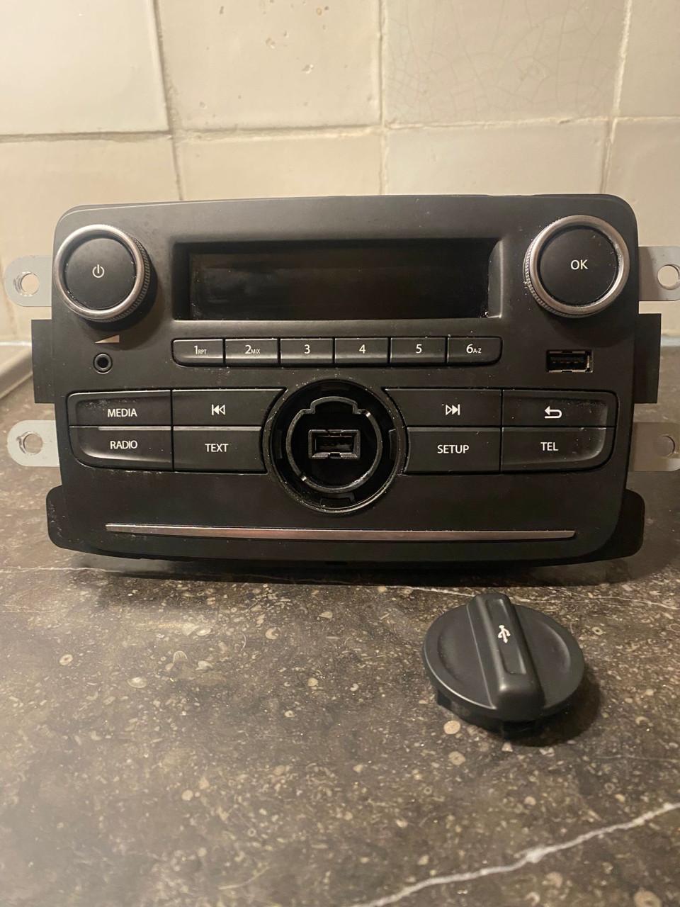 Orginele radio Dacia Duster