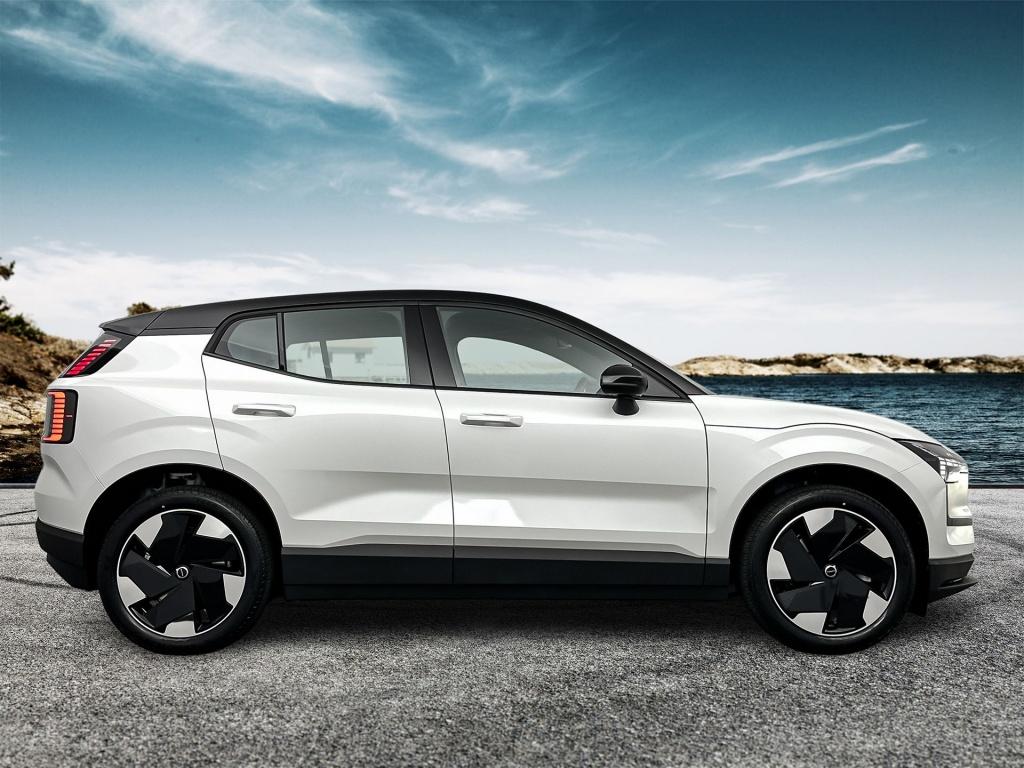 Volvo Ex30 p5 extended range plus europa | 272 pk |