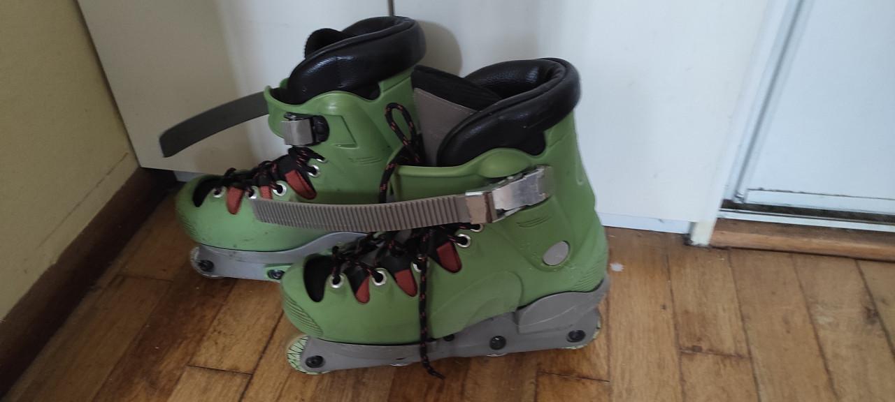 Skeelers - twee paar. Maart 37-38 ongeveer