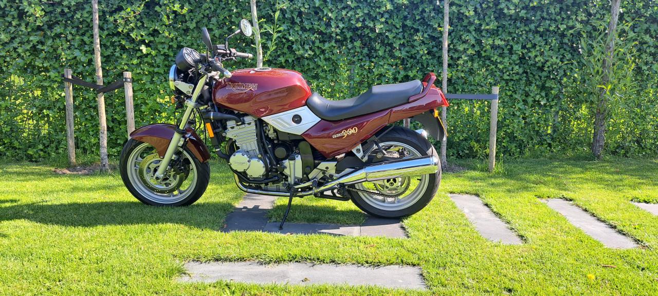 Triumph Trident 900