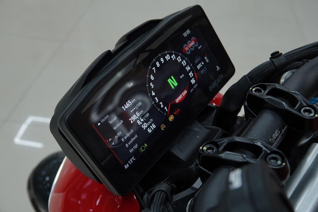 Ducati Streetfighter tour v4 s | akrapovic | carbon |