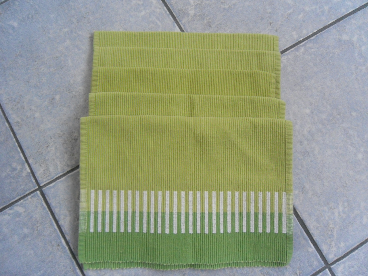 5 PLACE MATS