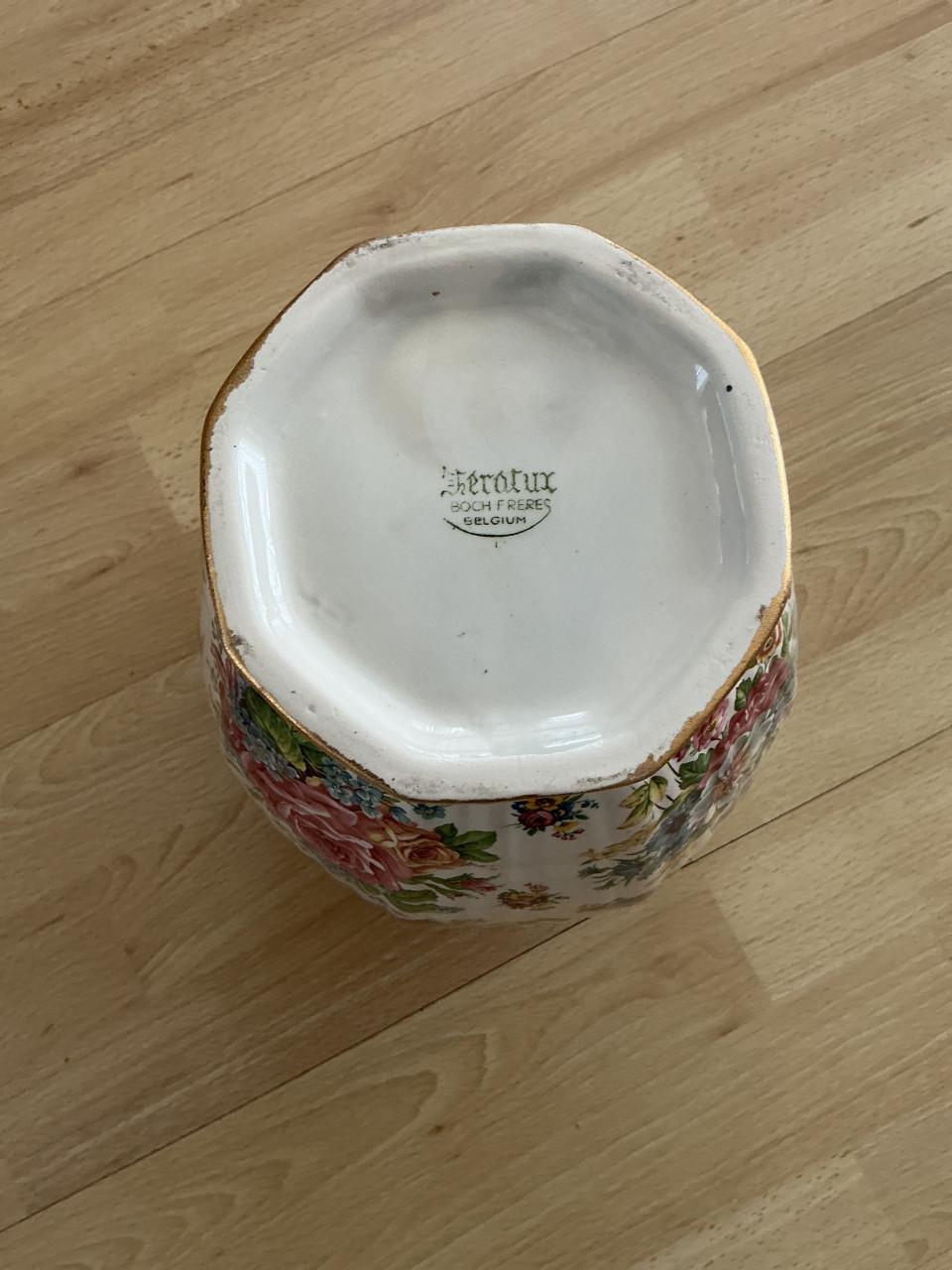 Vaas met deksel Keralux Boch Frères