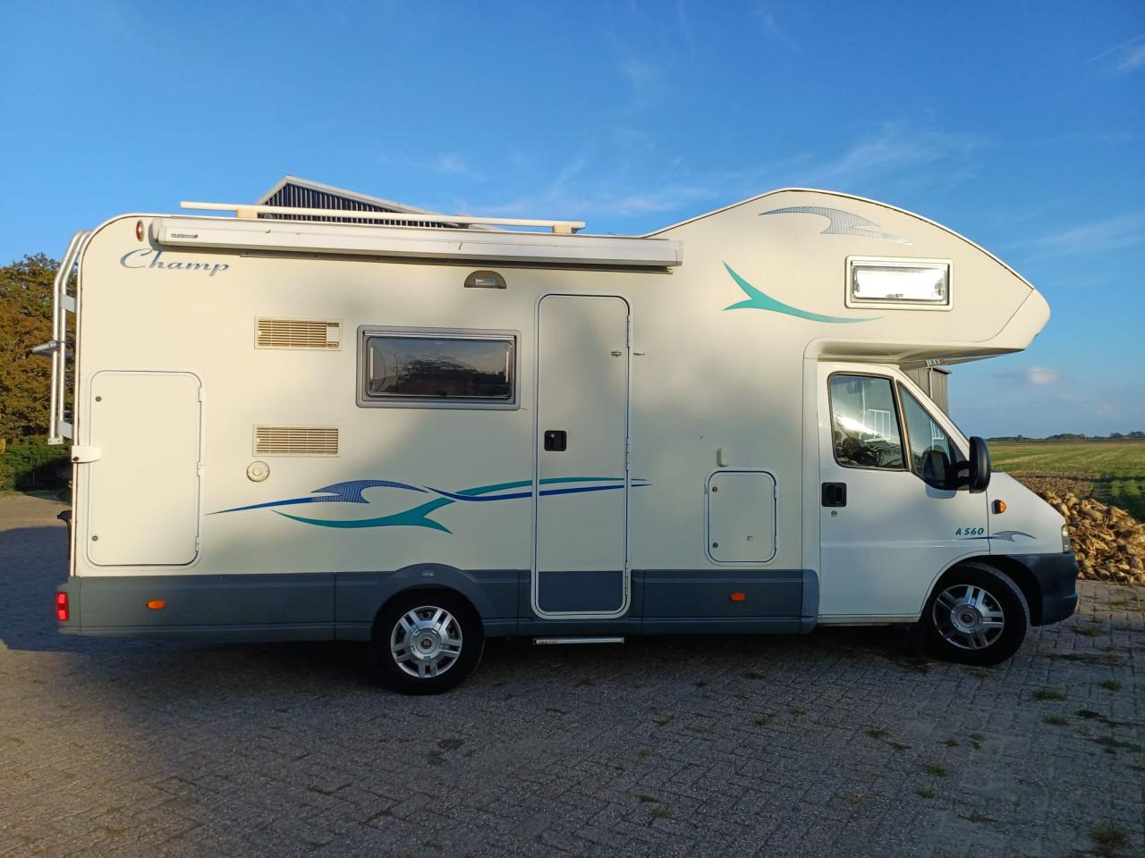 Te koop camper christal winner 2,8 jtd 6 pers 2004