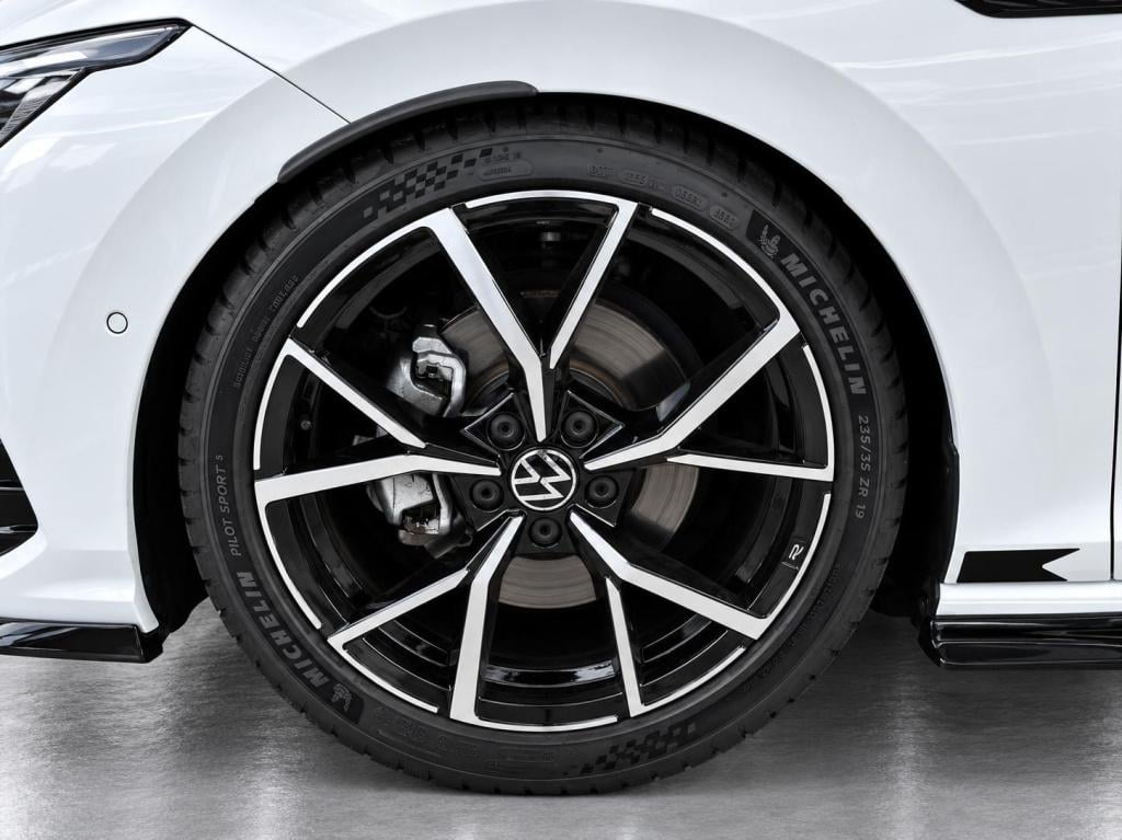 Volkswagen Golf 1.5 etsi r-line business | automaat | panoramadak | 19 inch