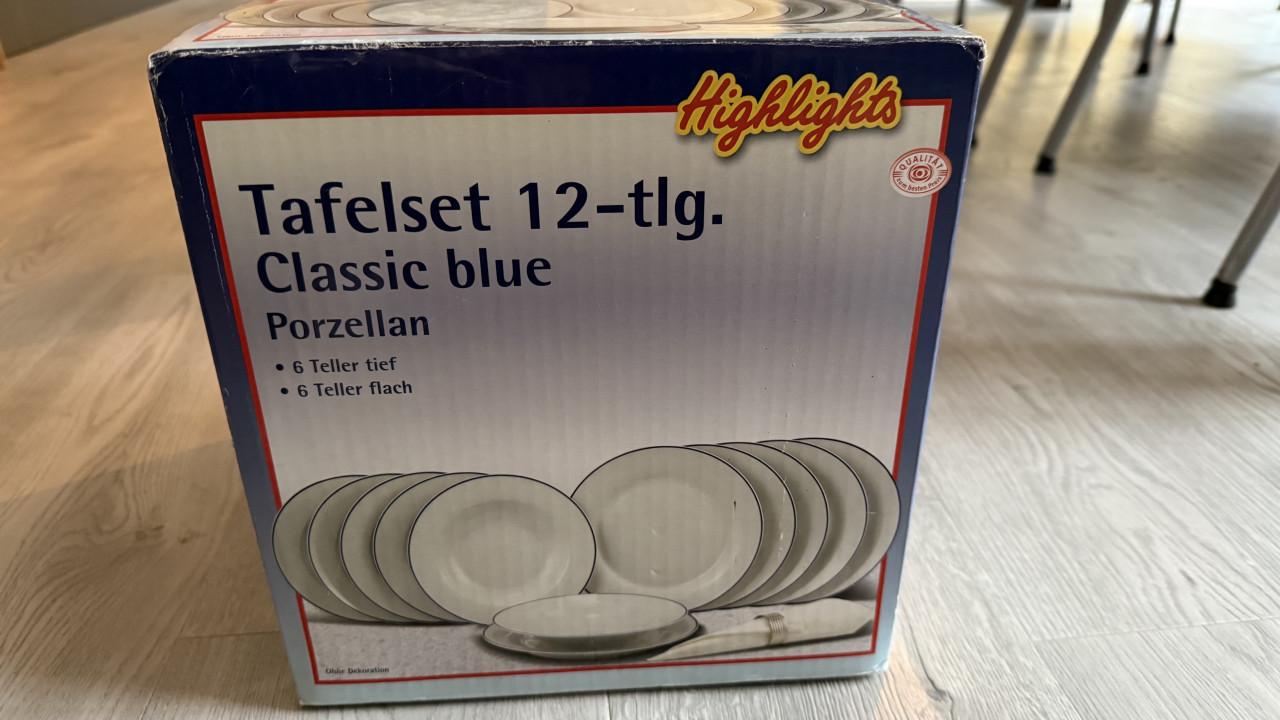 Servies (wit met blauwrandje)