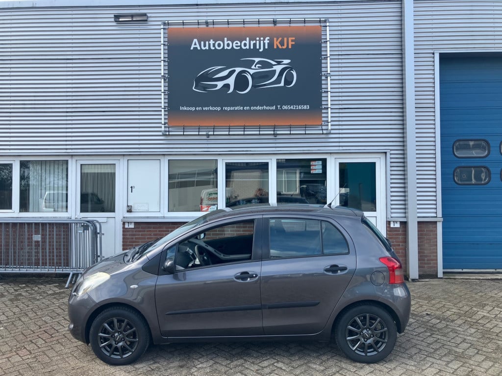 Toyota Yaris 1.3 vvti terra car-play
