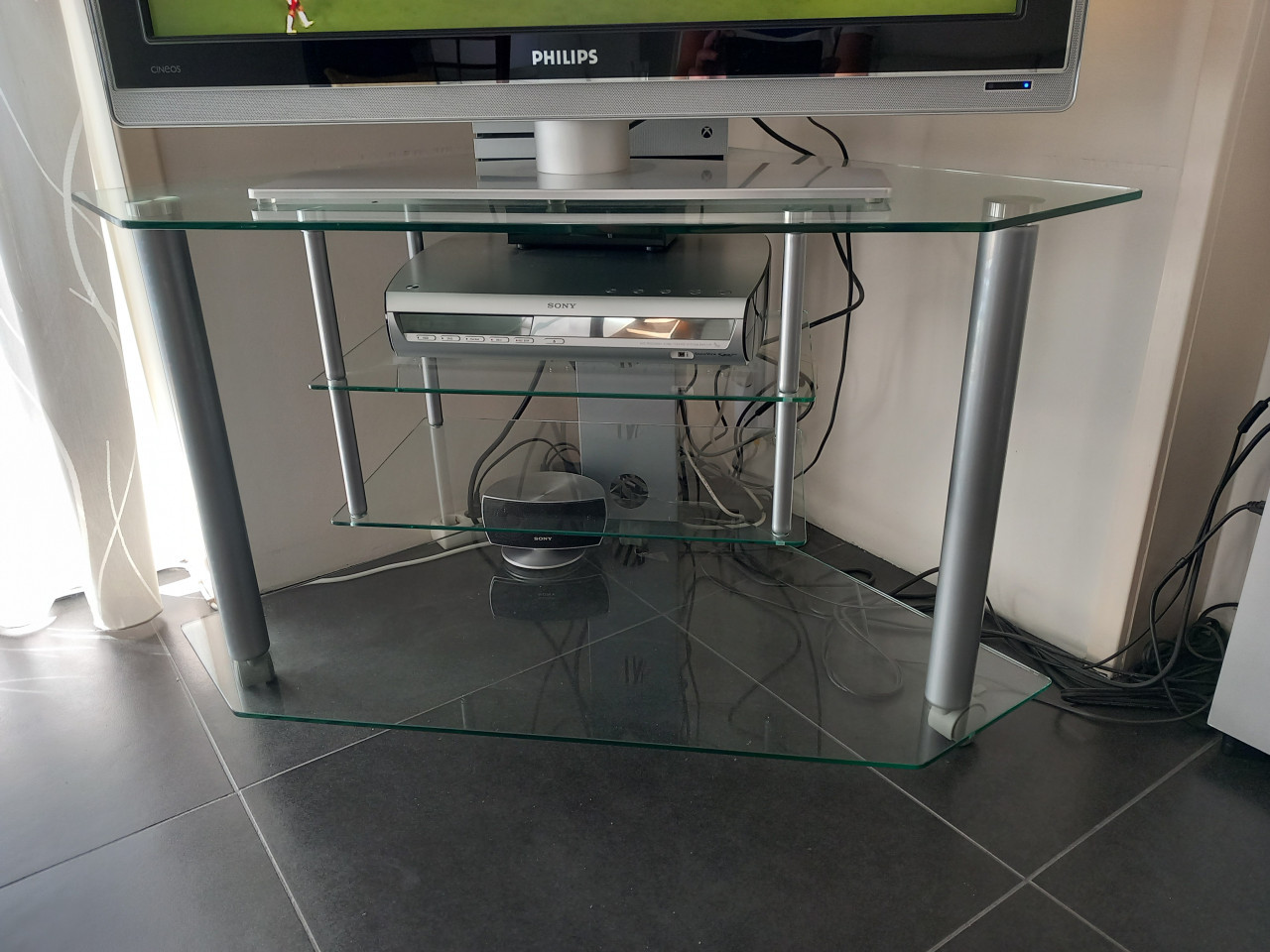 Glazen tv meubel op wieltjes