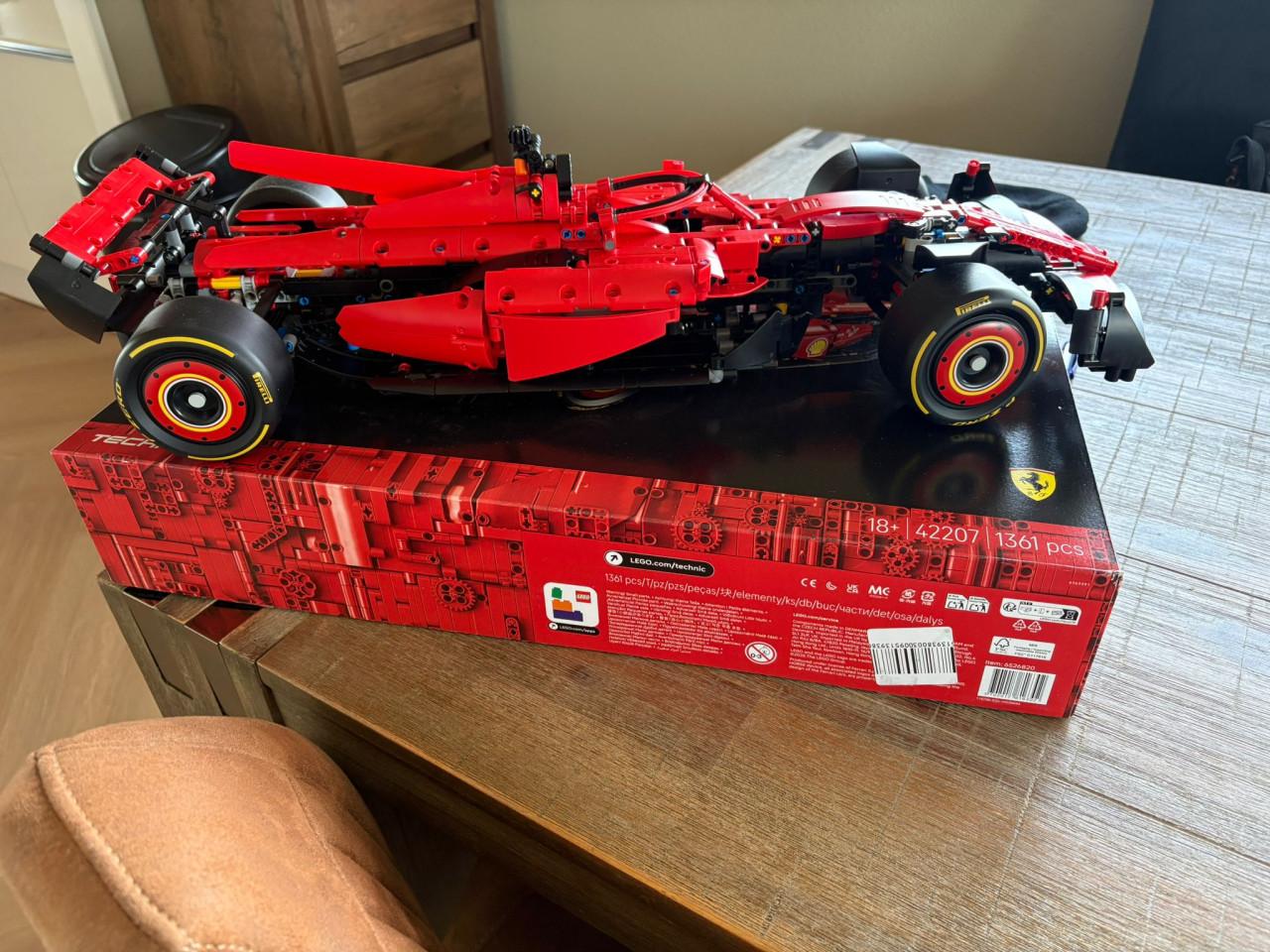 LEGO Technic Ferrari SF-24 F1 Auto 42207