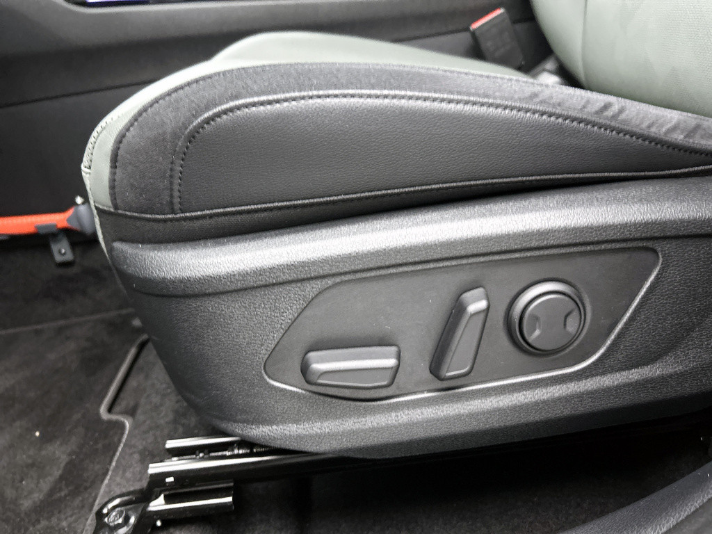 Kia Sportage 1.6 t-gdi hybrid dark edition | dark grey | stoelverwarming |