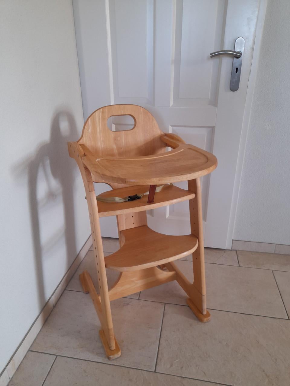 Houten meegroei / kinderstoel  (in goede nette staat)