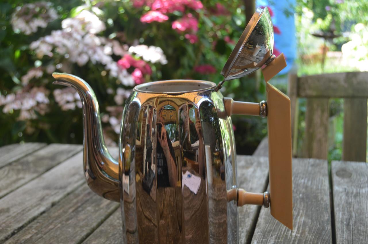 Mooie koffiepot met intern filter in redelijke staat.