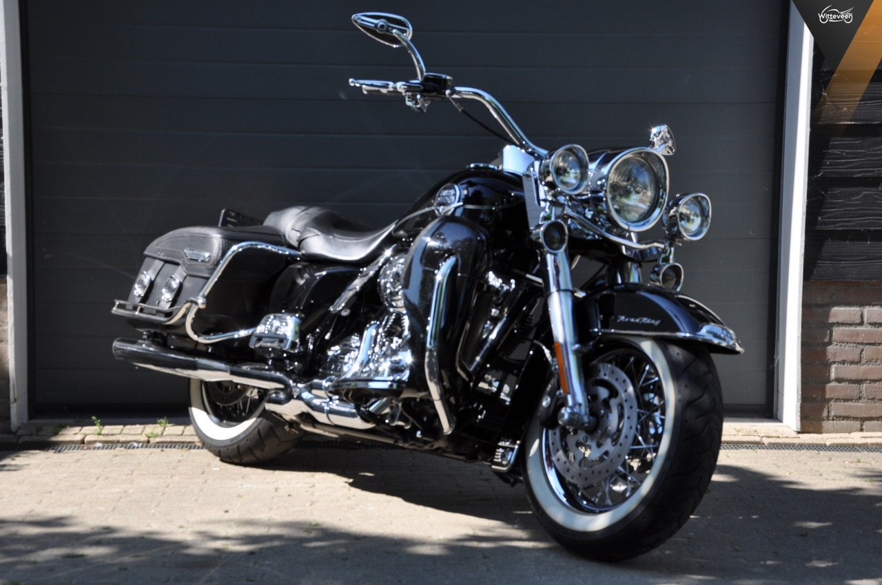 Harley Davidson FLHRC Road King Classic ABS Hele volle motor