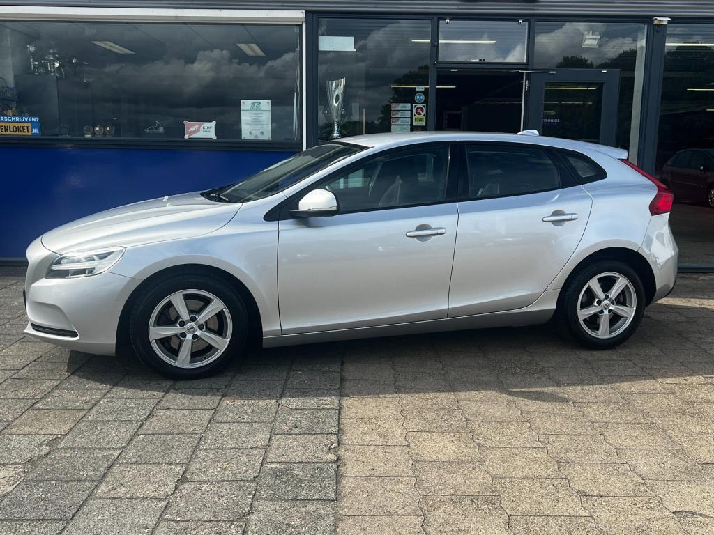 Volvo V40 2.0 t2 momentum, navi, afn. trekhaak enz...