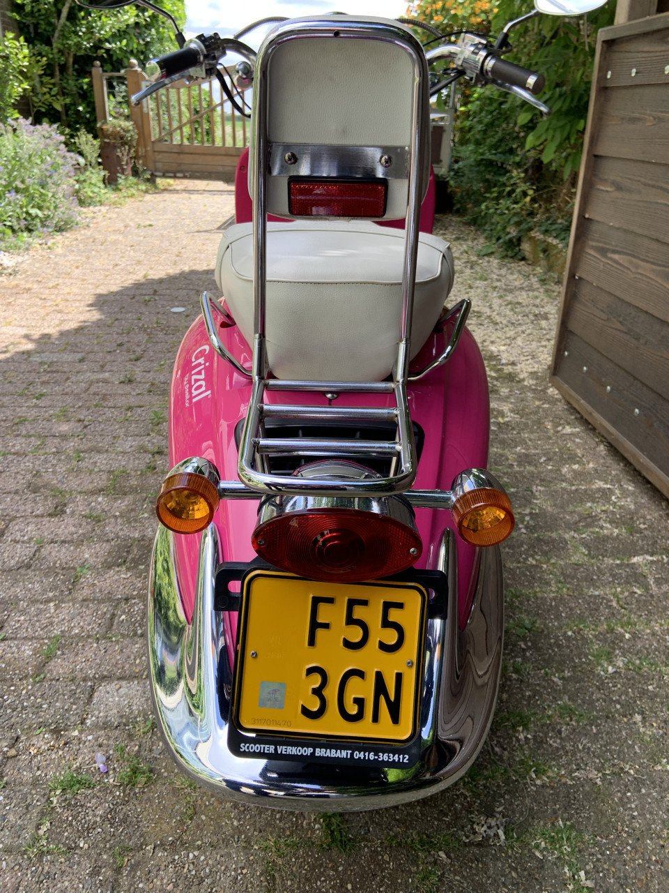 Retro Scooter Crisal Vogue (brommer) Heel mooi. + 2 Helmen